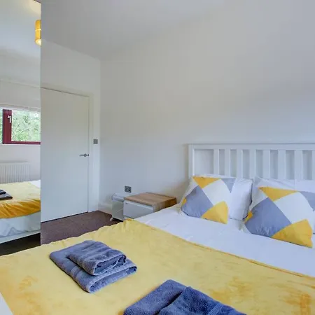 Open Mind Property - City Centre & Free Parking For Unlimited Vehicles Fareham Exterior photo